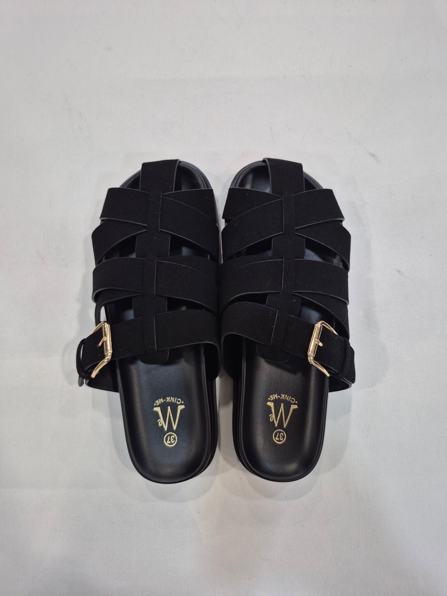 Sandales plates femme noires à brides croisées avec boucle dorée (Tailles 36–41)