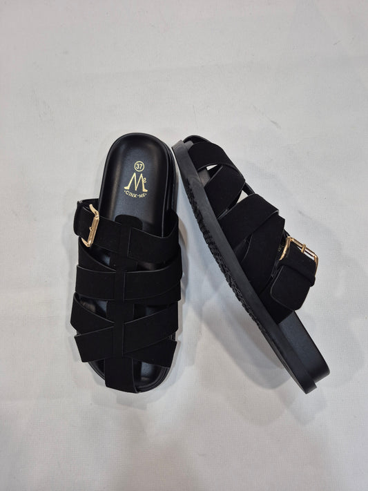 Sandales plates femme noires à brides croisées avec boucle dorée (Tailles 36–41)