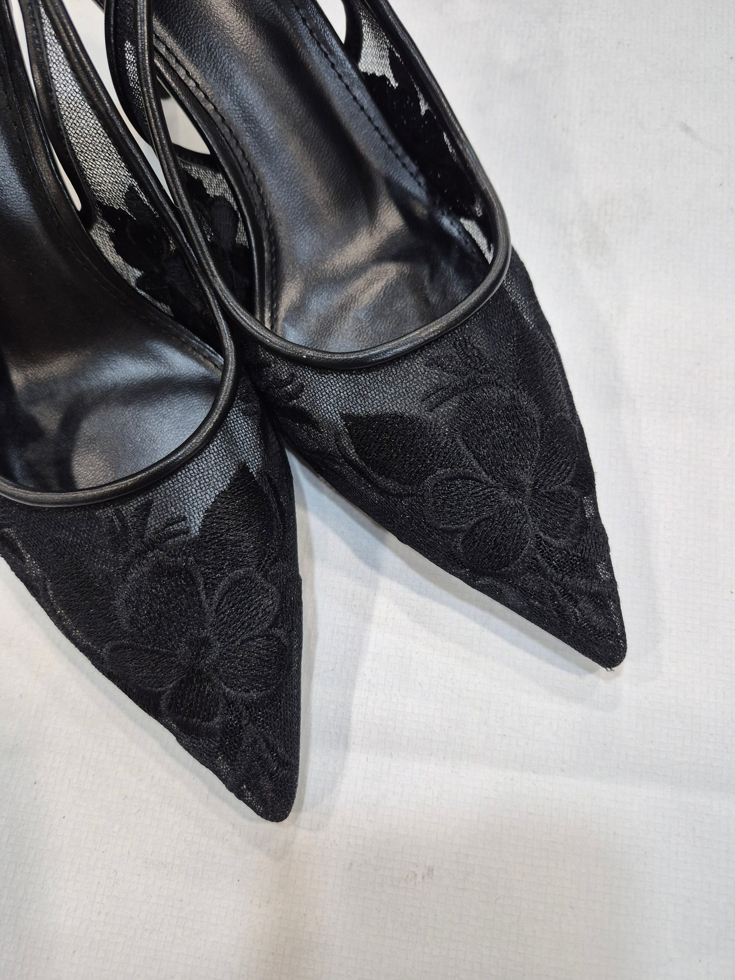Escarpins Slingback Brodés Élégants – Noir & Doré | Talon 8 cm | Tailles 36–41